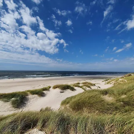 Hébergement de vacances Family-friendly Haven With Pool - By Traum Henne Strand