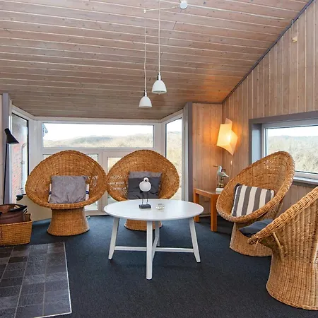 4 Star In Henne Henne Strand
